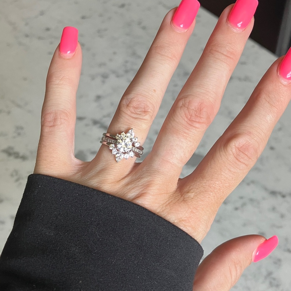 Elegant .925 sterling Silver Floral Cluster Ring in White